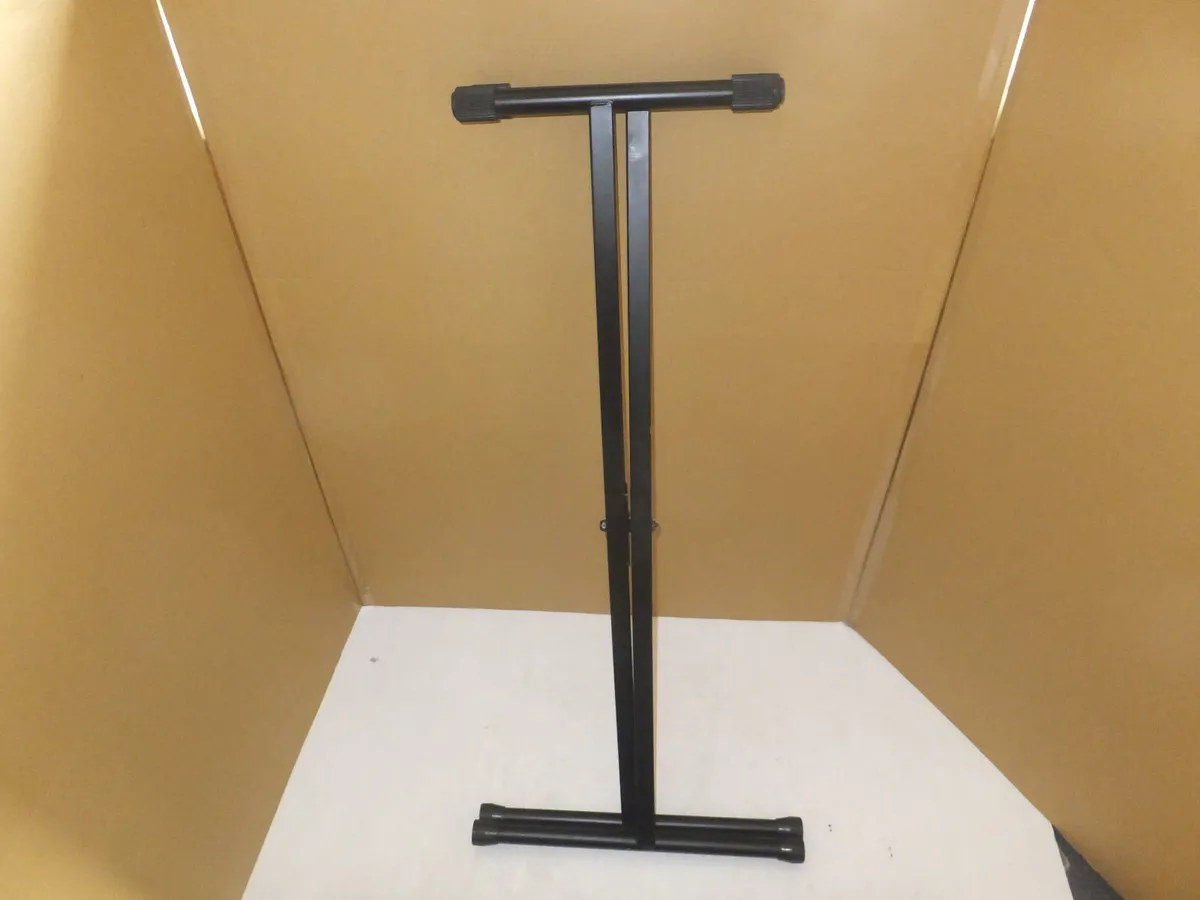 Yamaha portatone music keyboard With stand - Image 2