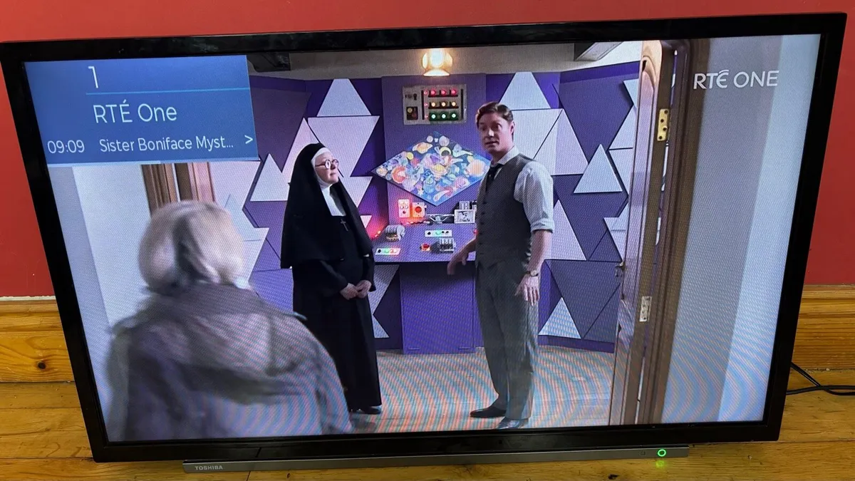 32” Toshiba Smart TV - Image 4