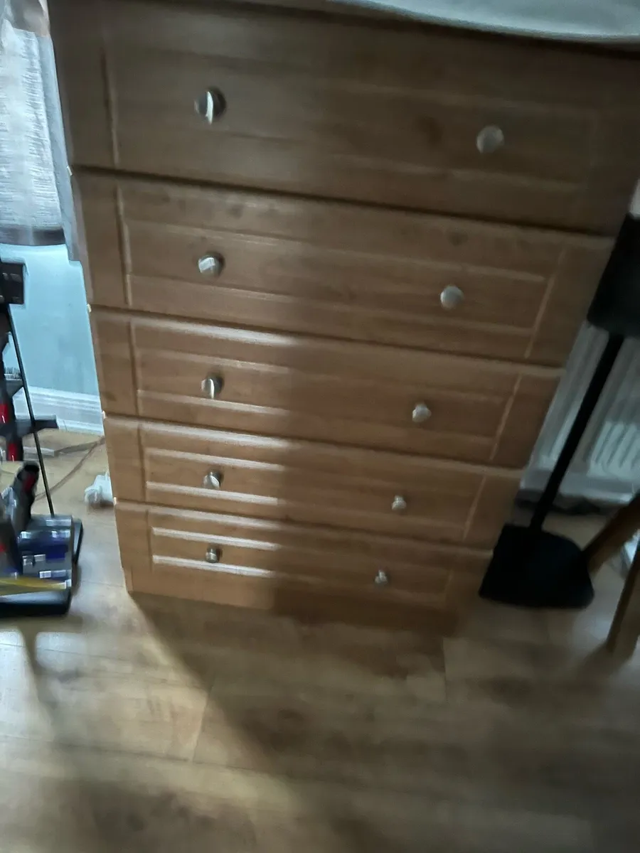 Brand new chest drawers 5 drawers