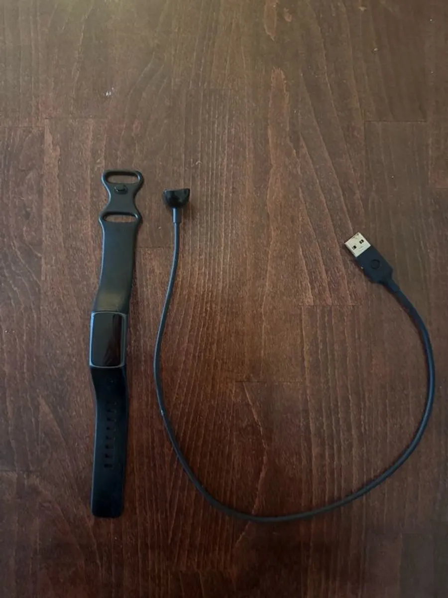Fitbit Charge 5 + Charger - Image 1