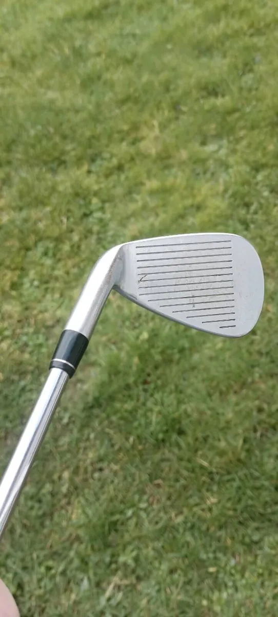 Set of irons, driver, 5 Wood, hybrids and putter - Image 1