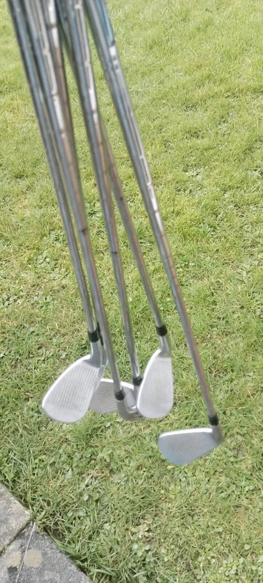Set of irons, driver, 5 Wood, hybrids and putter - Image 3