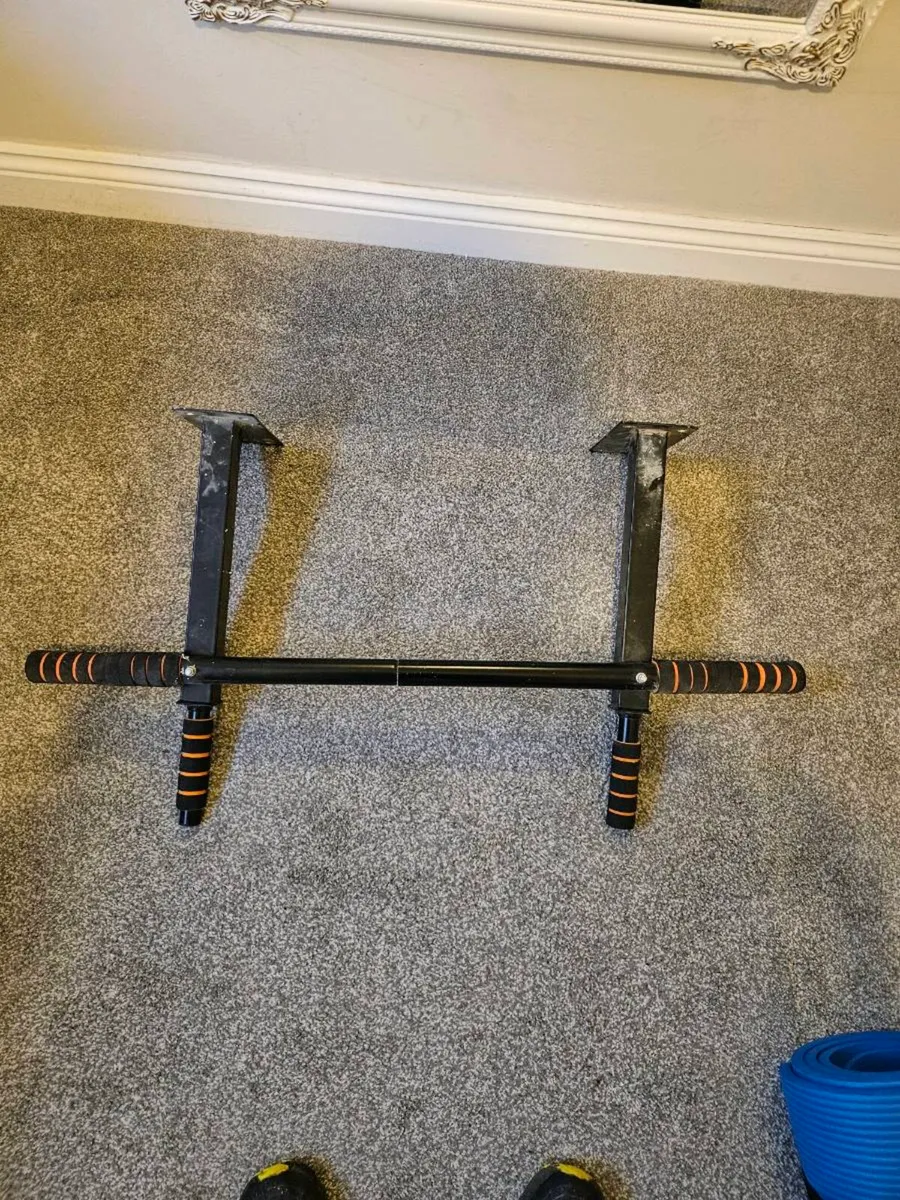 Pull up bar - Image 1