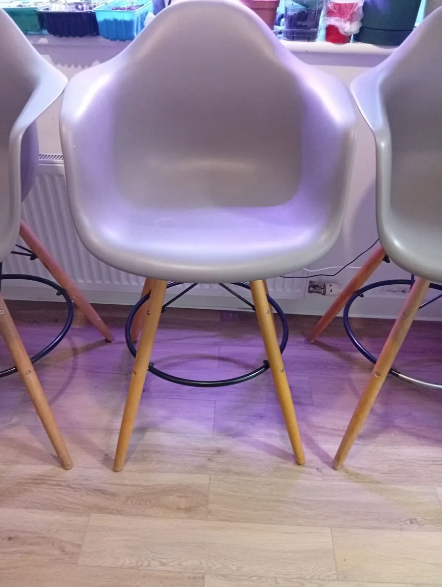 Luxury Quality Comfortable XL-Bar stools set - Image 4