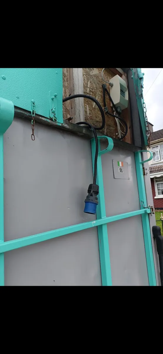 Horse Trailer - Image 2