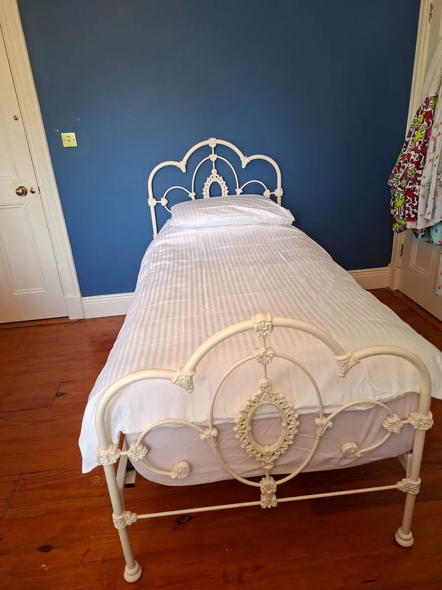 2 Bed frames - Image 1