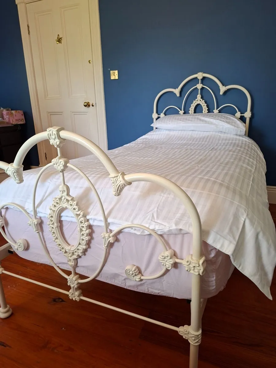 2 Bed frames - Image 3