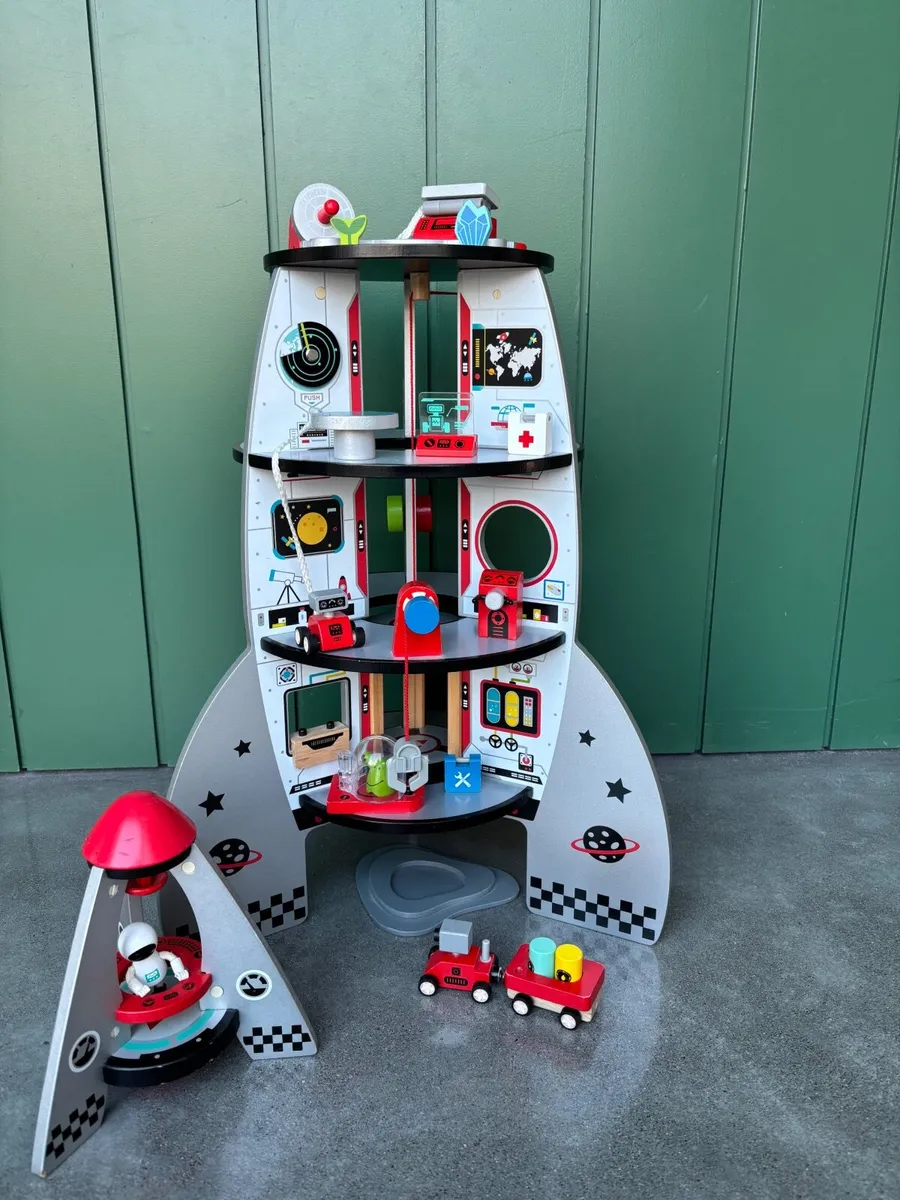Hape wooden space rocket - Image 1