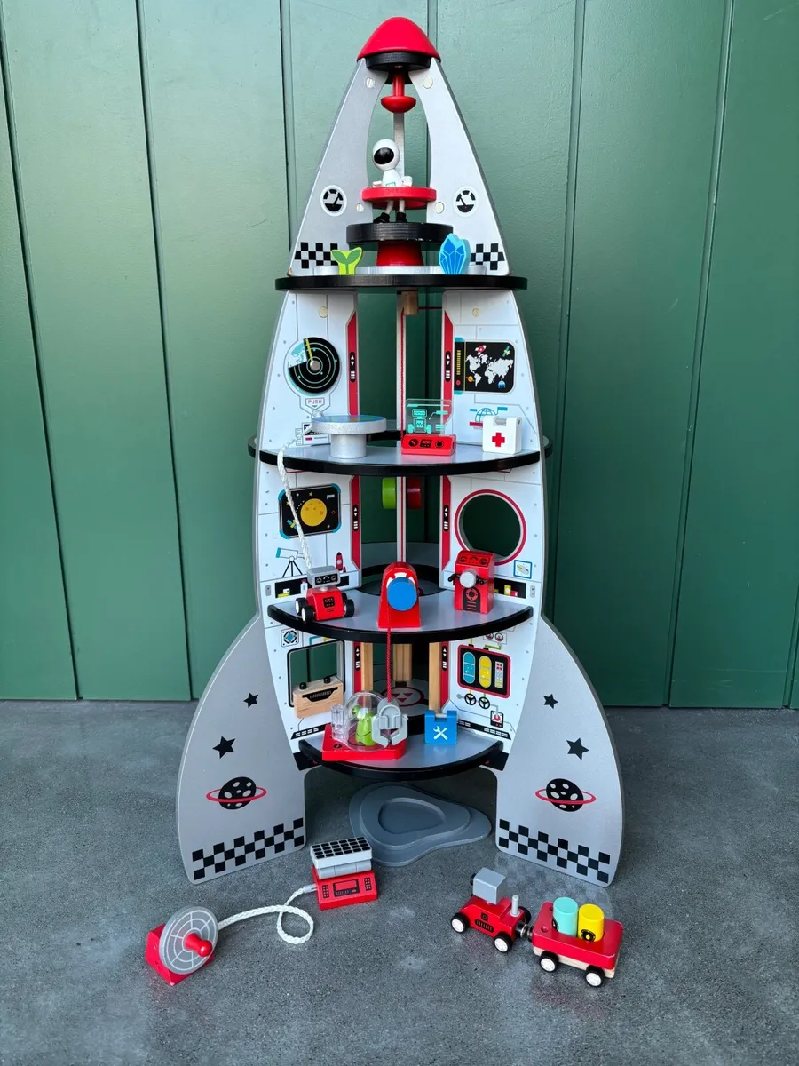 Hape wooden space rocket - Image 4