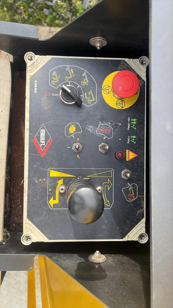 2015 transit 3.5 ton cherry picker 13 meter hoist - Image 4