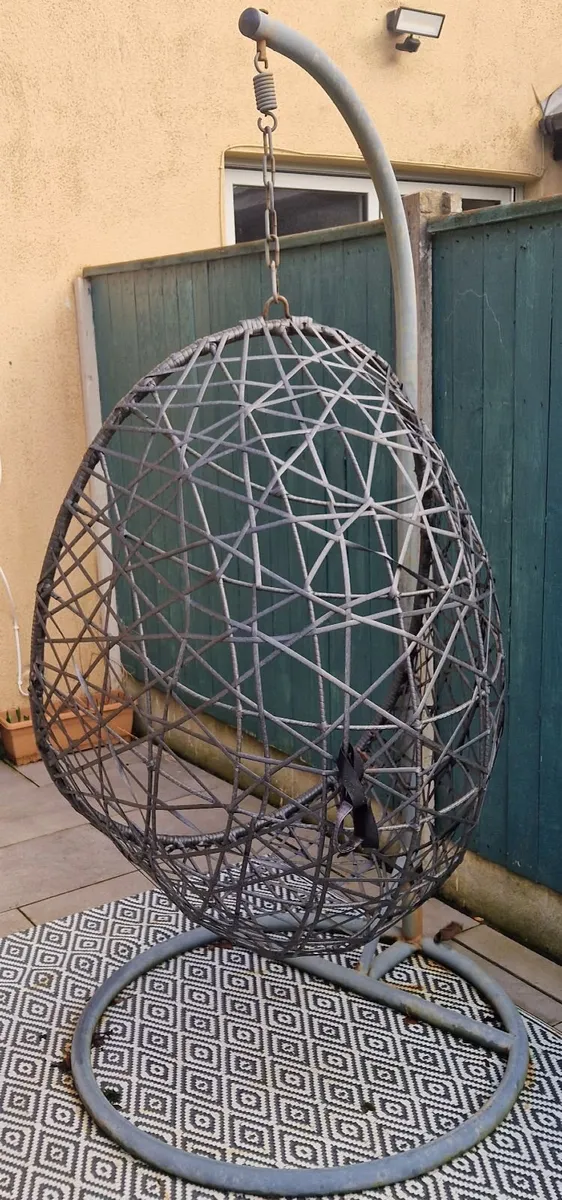 Hanging egg chair - Image 1