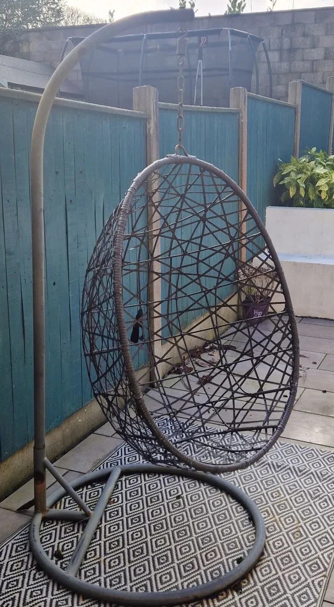 Hanging egg chair - Image 2