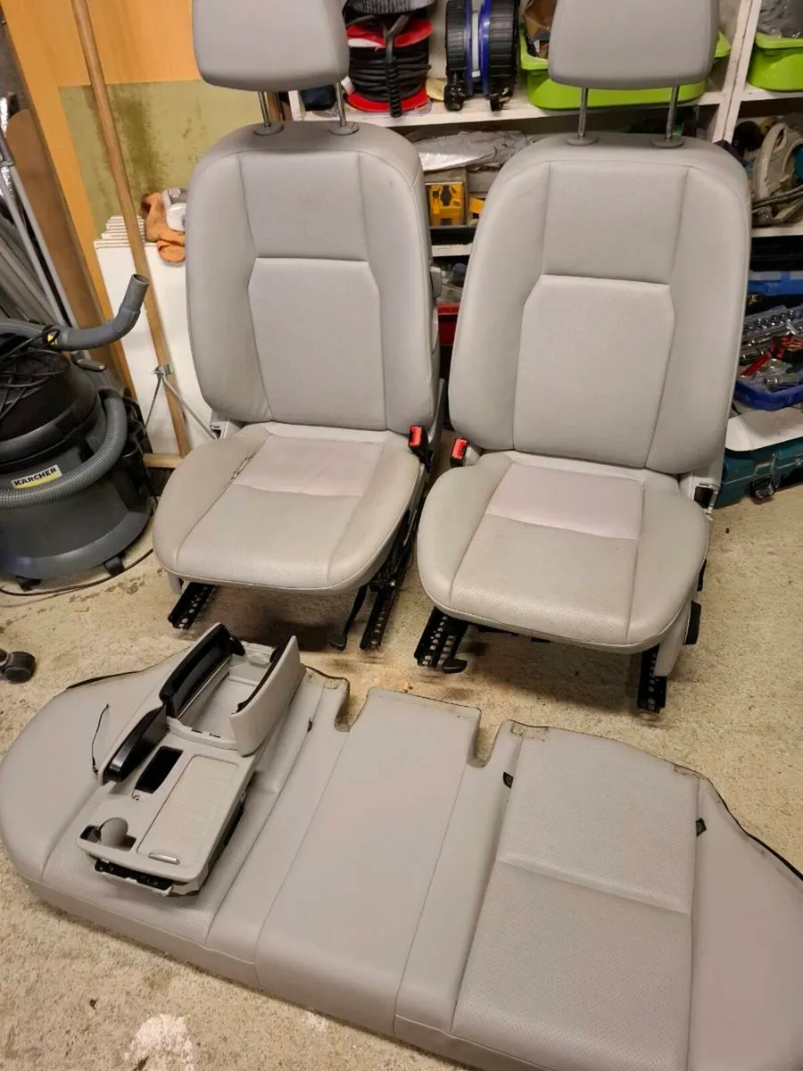 Mercedes ç200 seats - Image 1