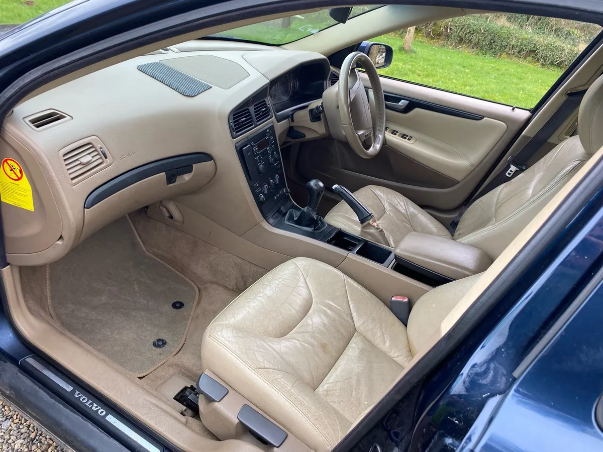 Volvo V70 2.0T - Image 4
