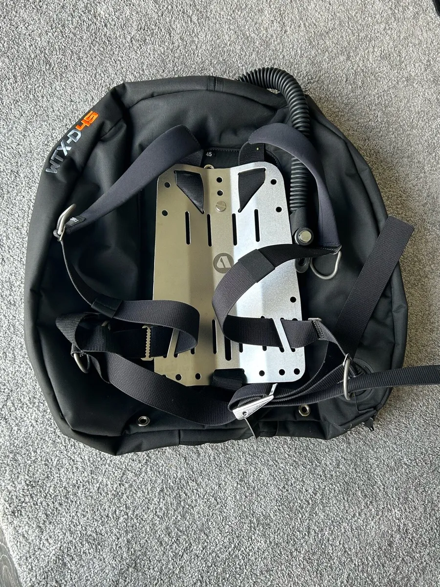Apeks WTX-D45 Wing, harness & backplate - Image 1