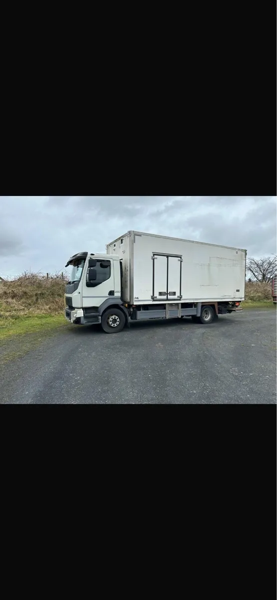 2014 Volvo fl 250 fridge - Image 1