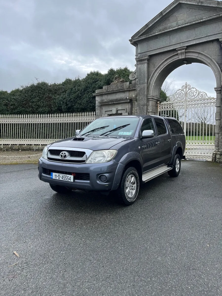 Toyota Hilux 2011 - Image 2