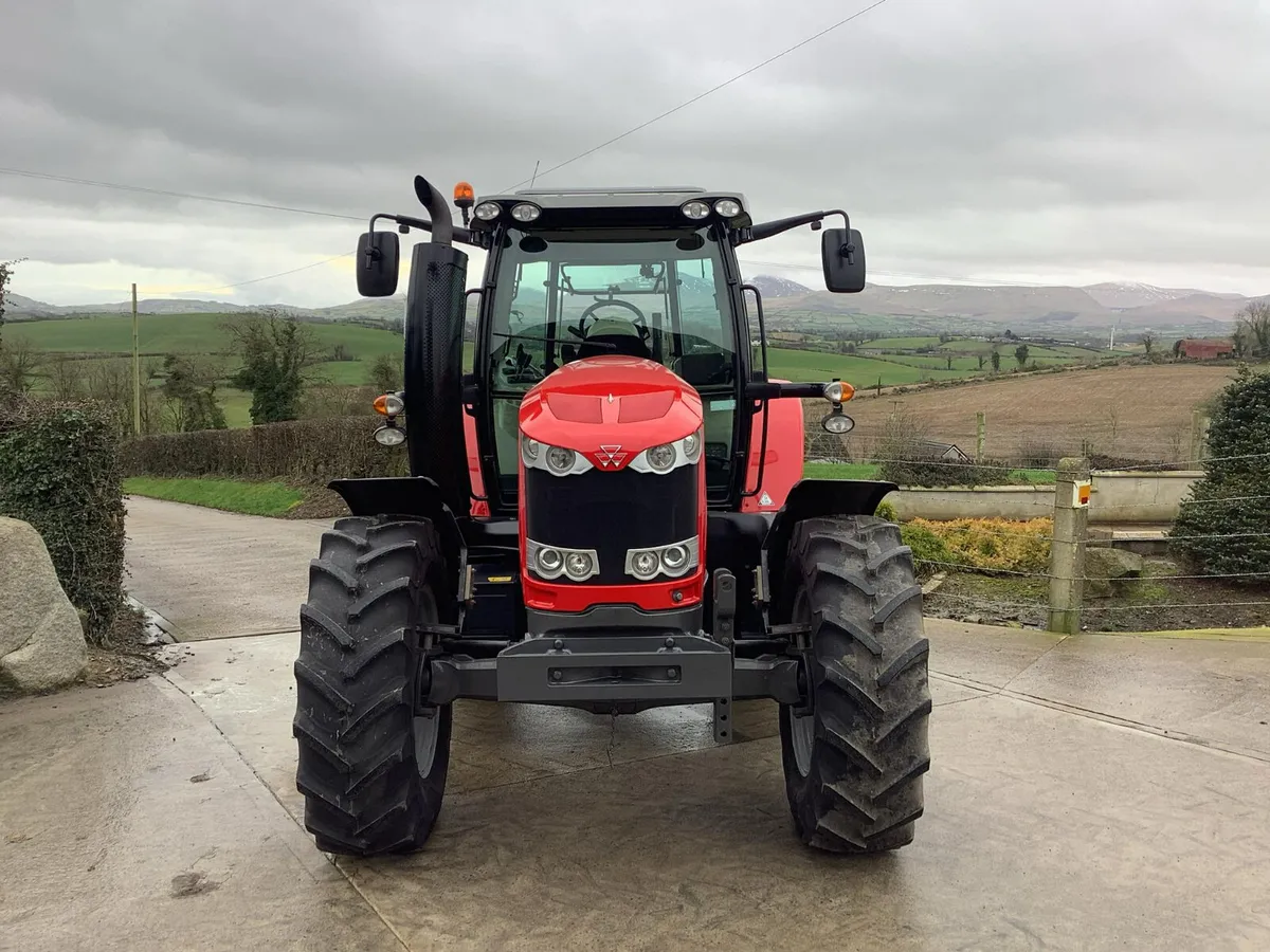 2014 MF 7614 - Image 2