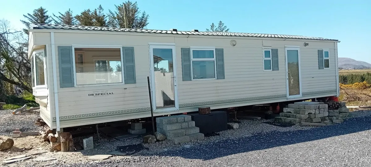 Mobile home with winter insulation, sleeps 4 - 6 - Image 1