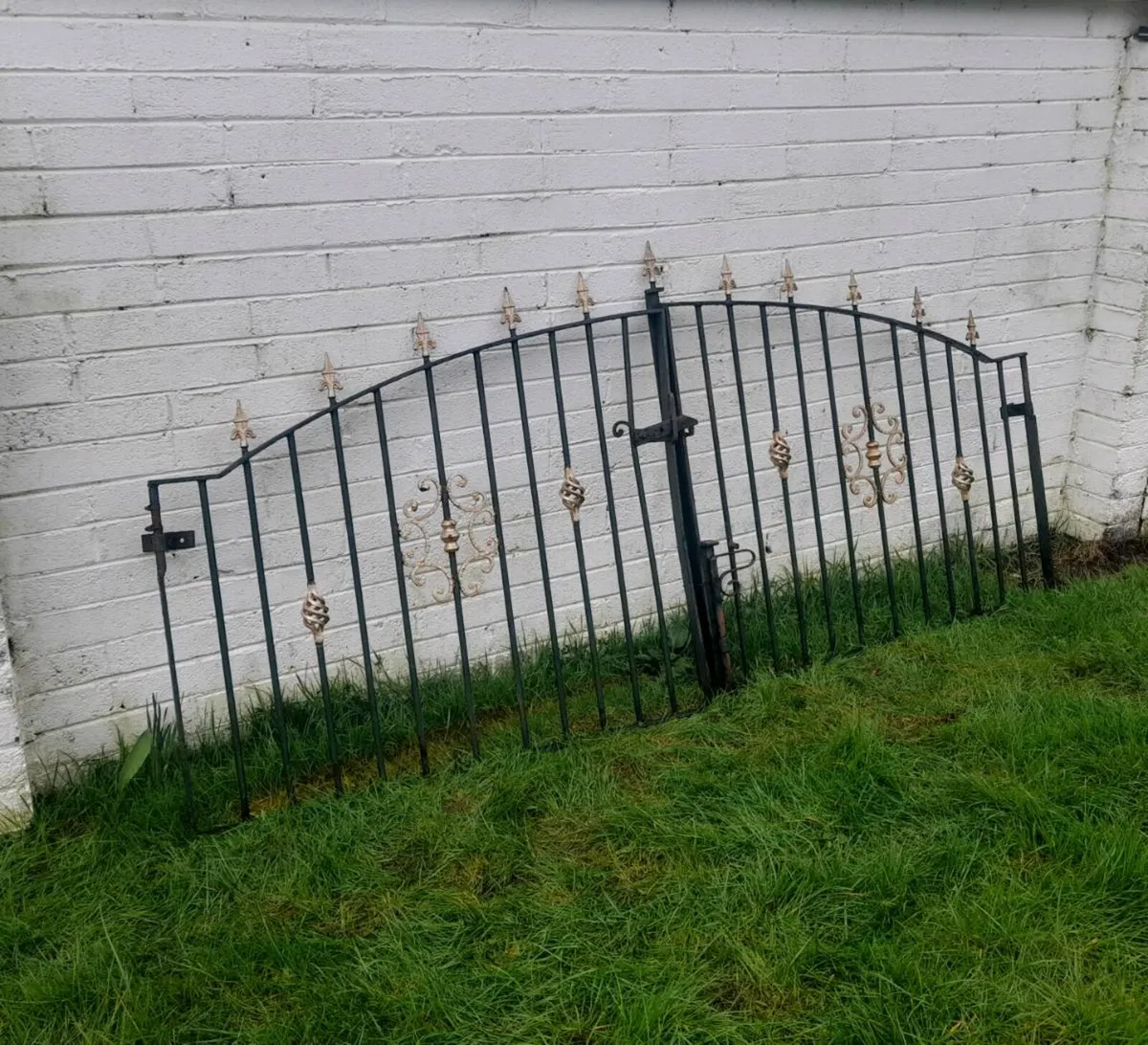 Set of garden gates - Image 2
