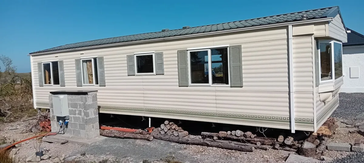 Mobile home with winter insulation, sleeps 4 - 6 - Image 3