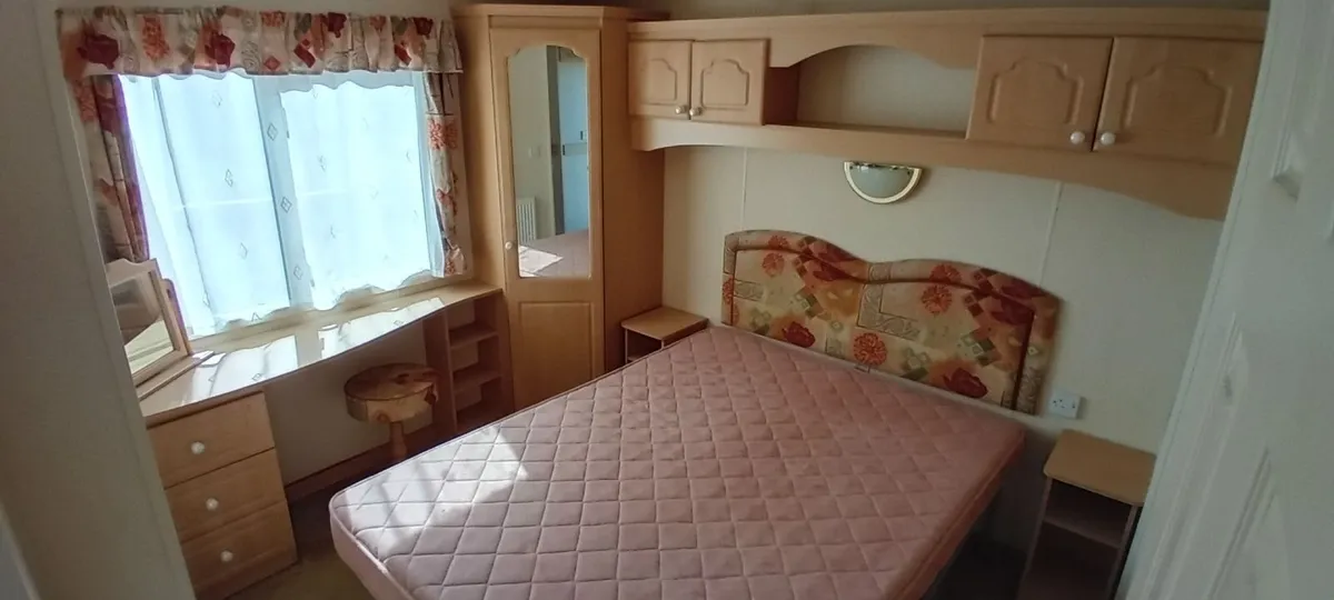 Mobile home with winter insulation, sleeps 4 - 6 - Image 4
