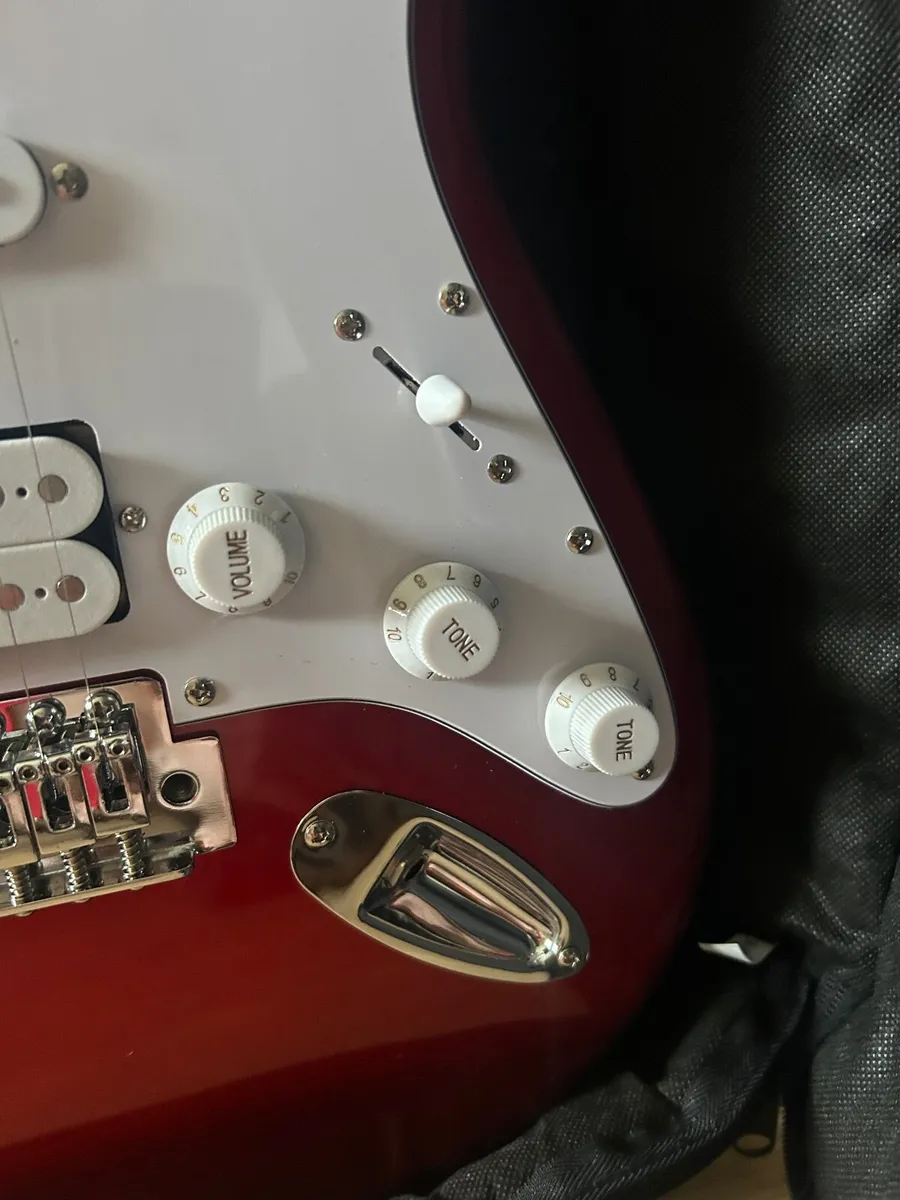 Harley Benton electric guitar + amp - Image 3