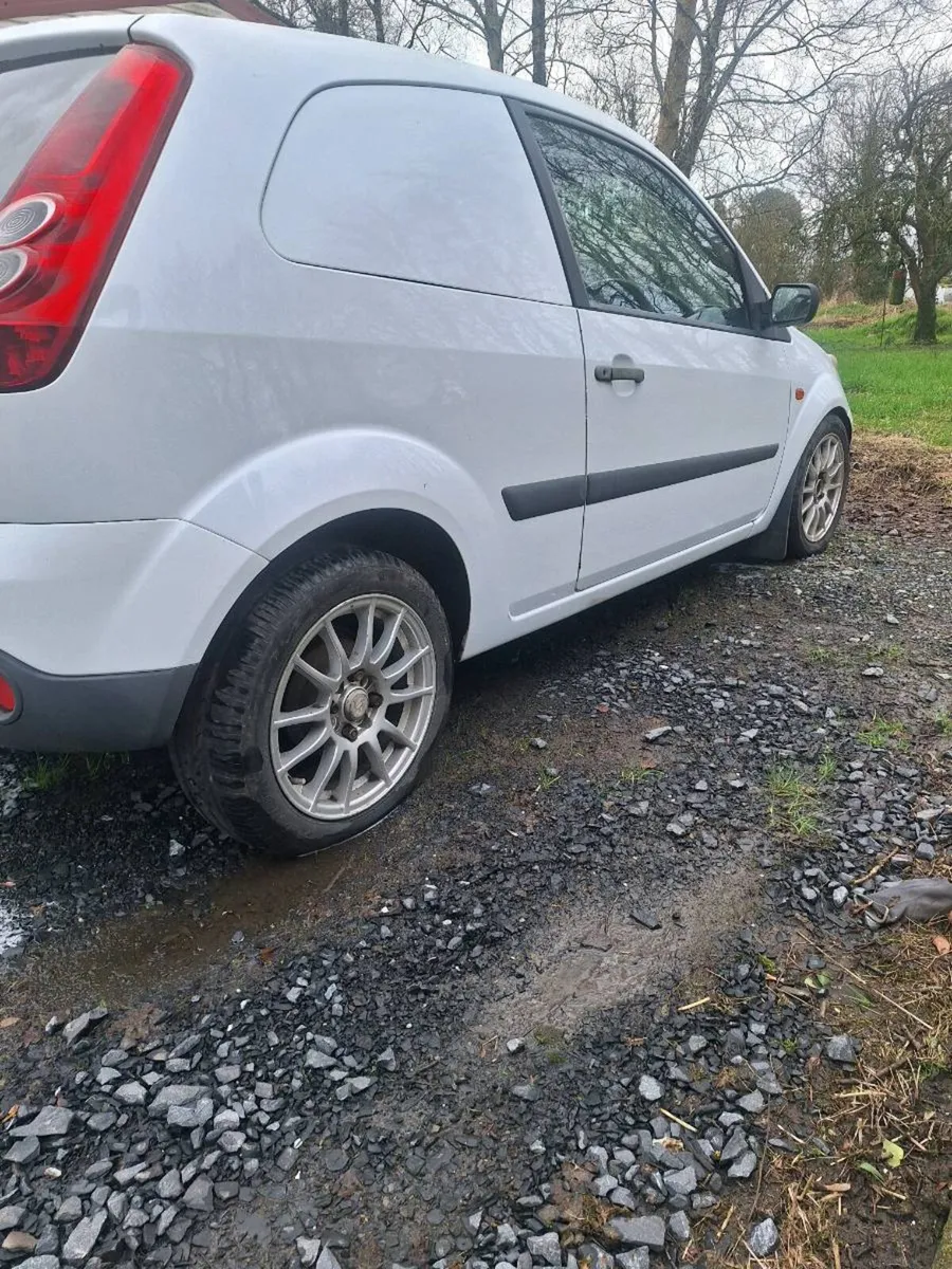 Ford fiesta van - Image 3