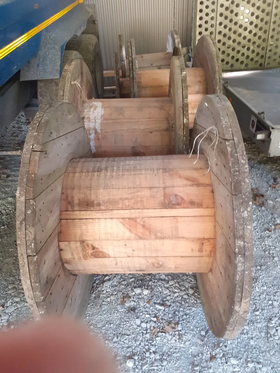 Timber cable reels - Image 1