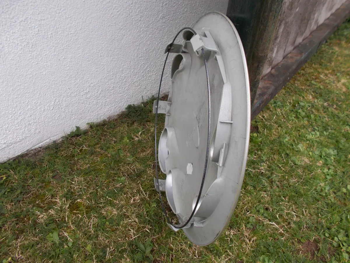 1990's Ford Hub Cap **NEW** - Image 4