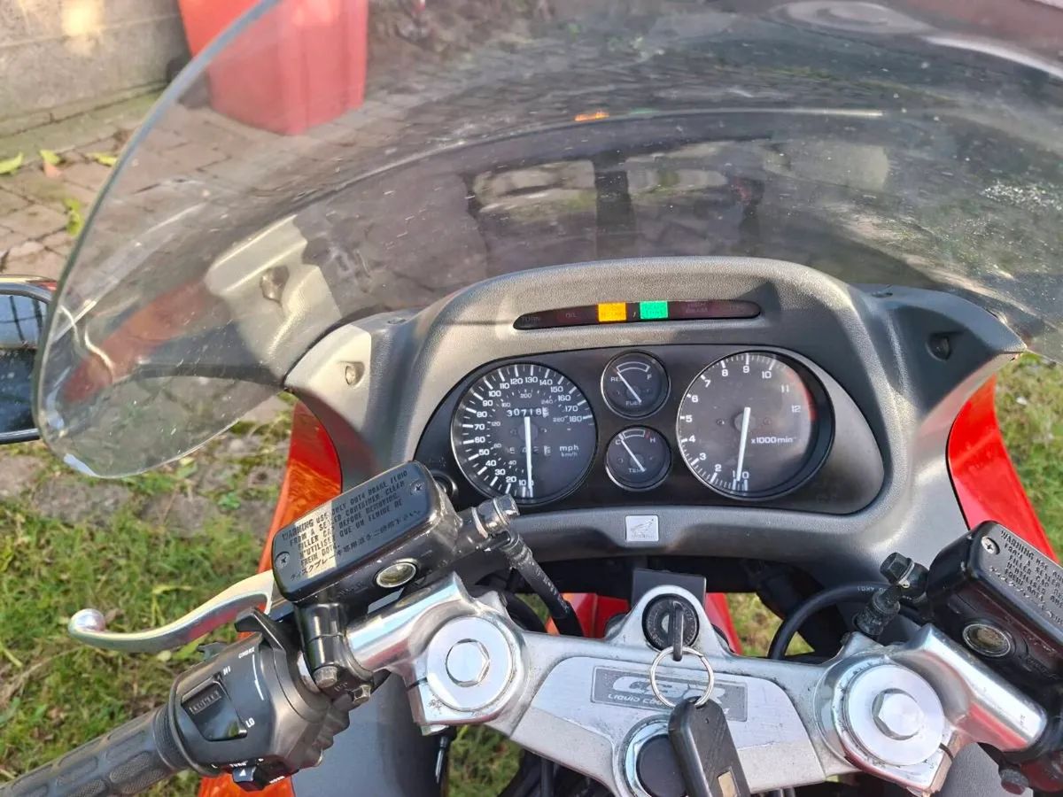 Honda CBR 1000f Hurricane - Image 4