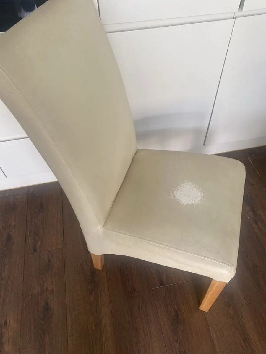 Table and Chairs - Image 2