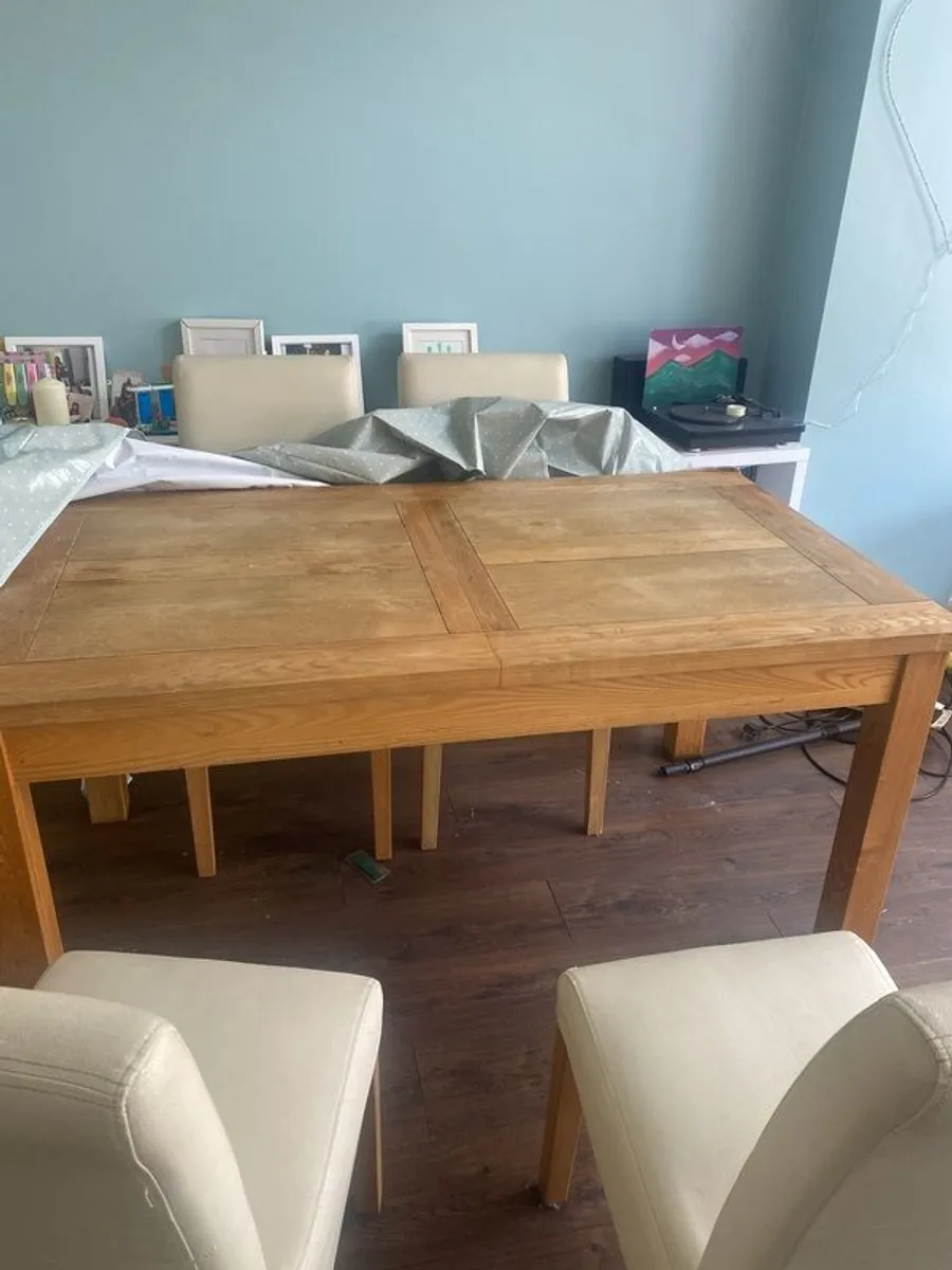 Table and Chairs - Image 4