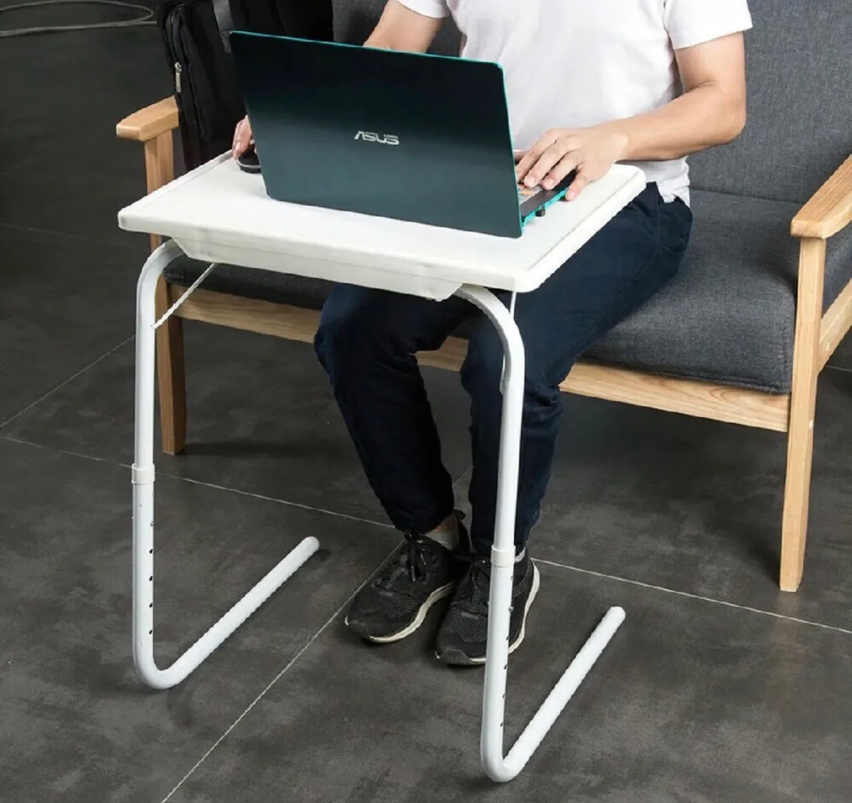 Folding Adjustable Laptop Table Portable Desk NEW - Image 1