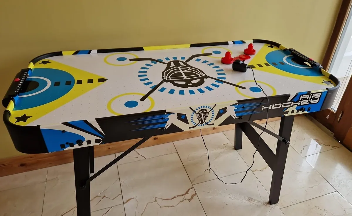 Air hockey table - Image 1
