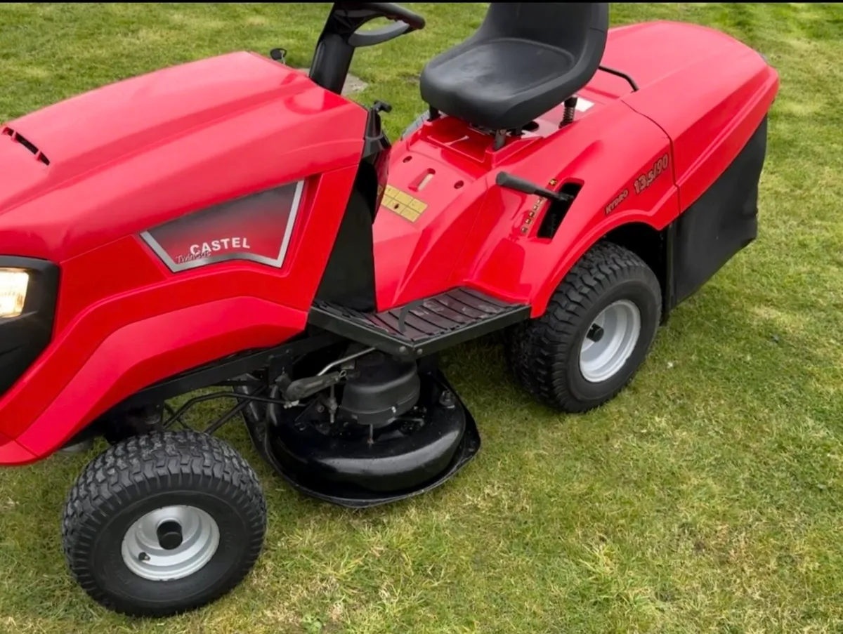 One owner Ride on Mower - Image 3