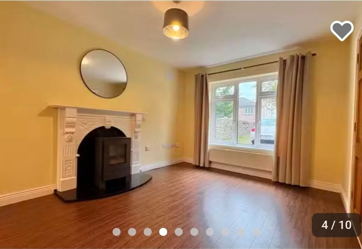 Fire place, stove and kitchen table - Image 1