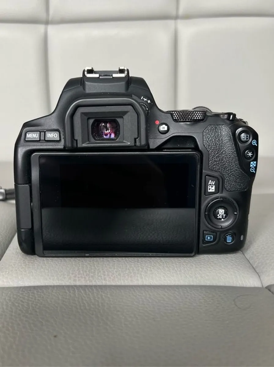 Canon 250D Full kit - Image 3