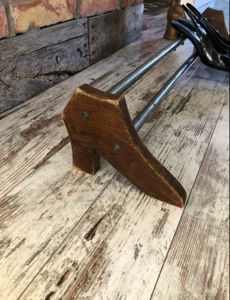 Mid century shoes stand - Image 2