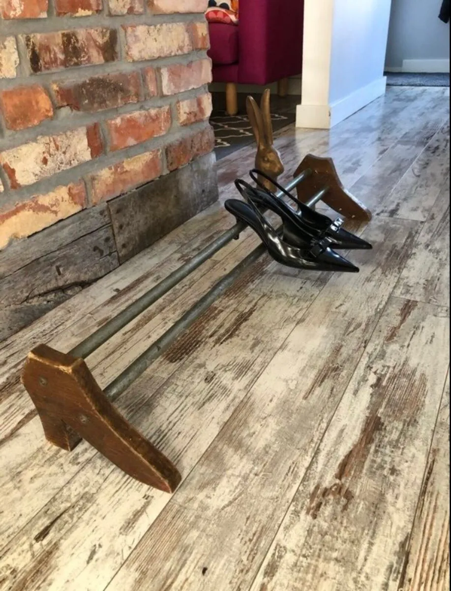 Mid century shoes stand - Image 1