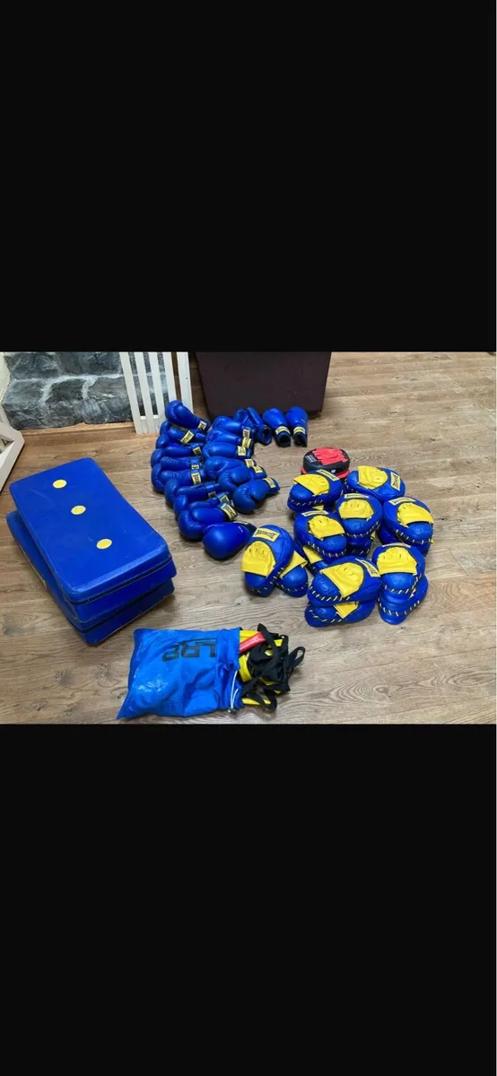 Boxing equipment - Image 1