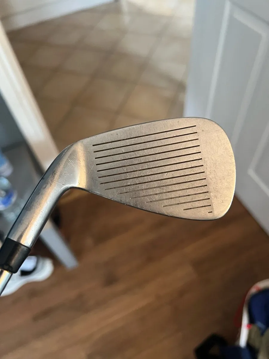 Wilson Iron Set and Golf Bag - Image 4