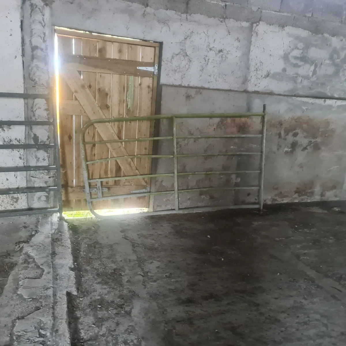 Farm gates and steel milk container - Image 1