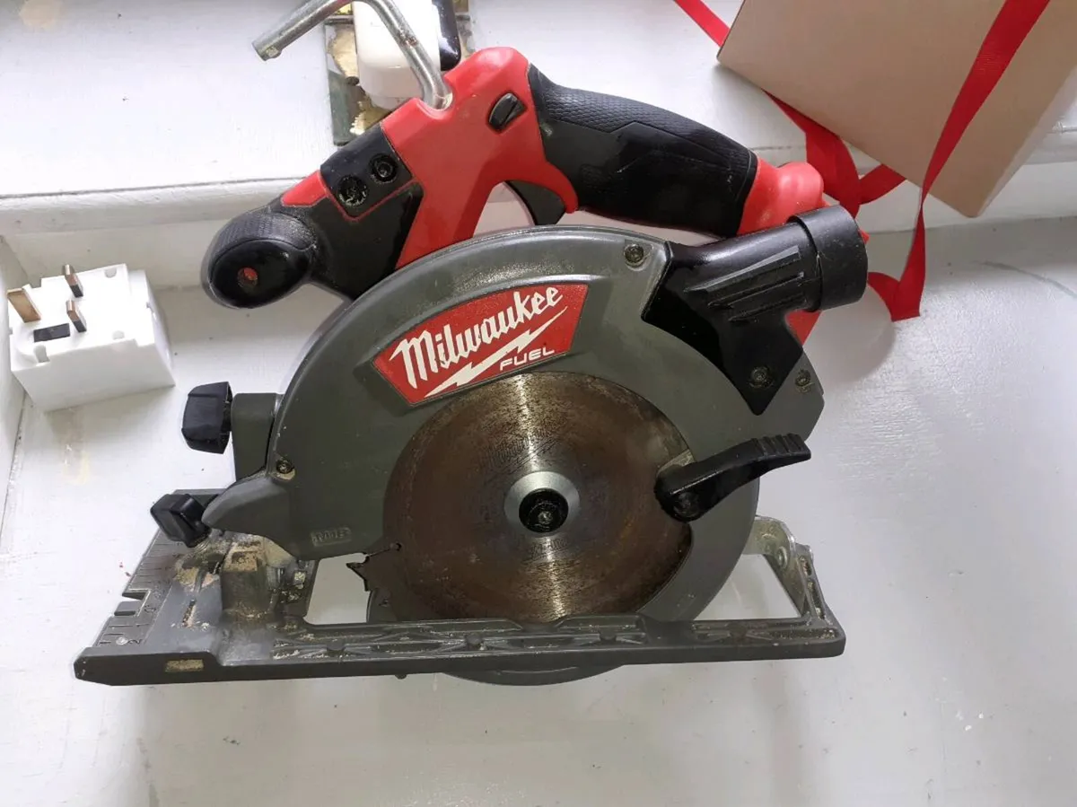 M18 milwaukee skill saw and m18 grinder - Image 1