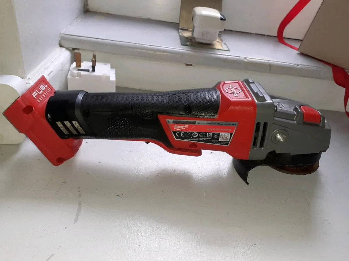 M18 milwaukee skill saw and m18 grinder - Image 4