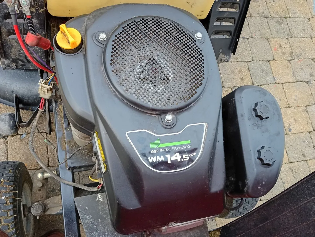 Castlegarden ride on lawnmower - Image 2