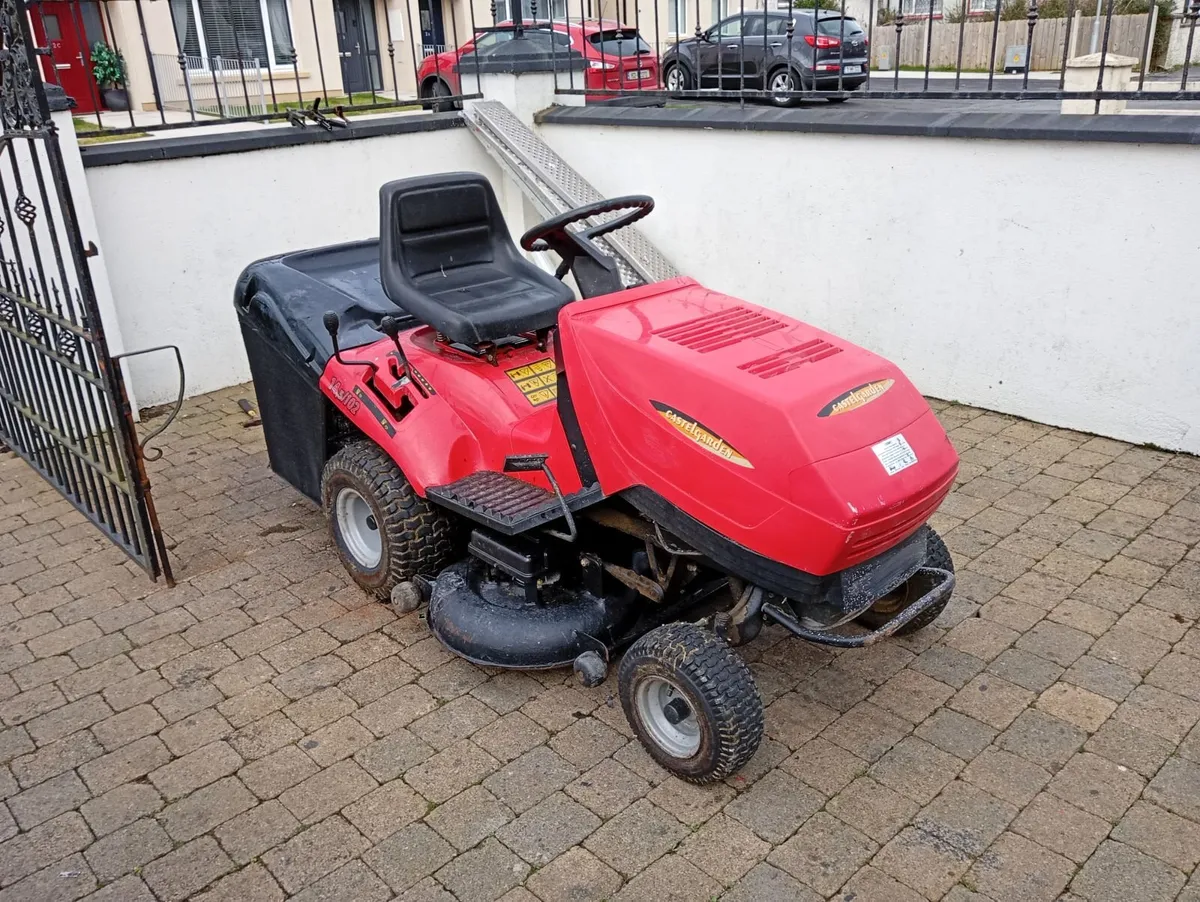 Castlegarden ride on lawnmower - Image 1