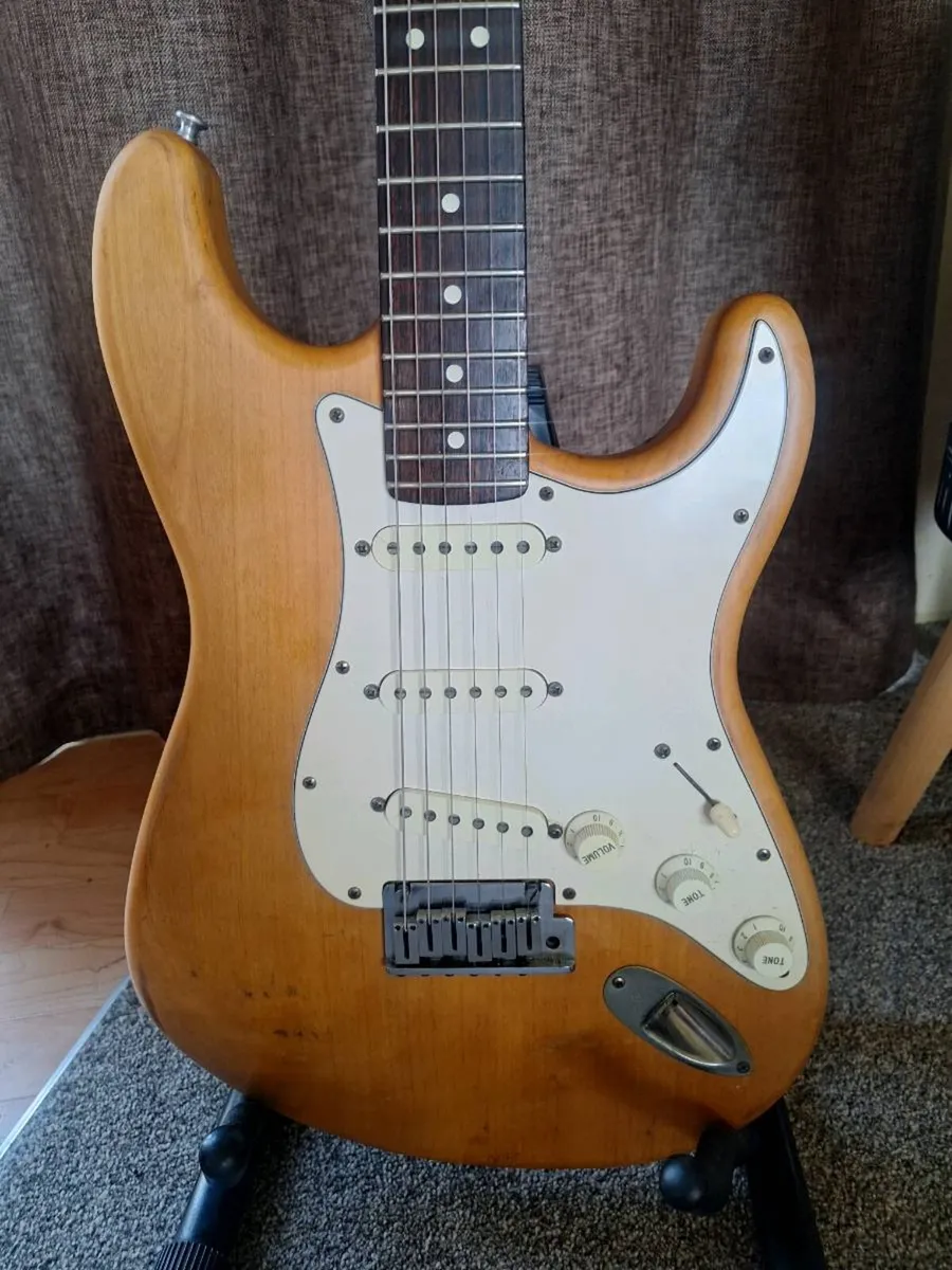 Fender guitar - Image 3