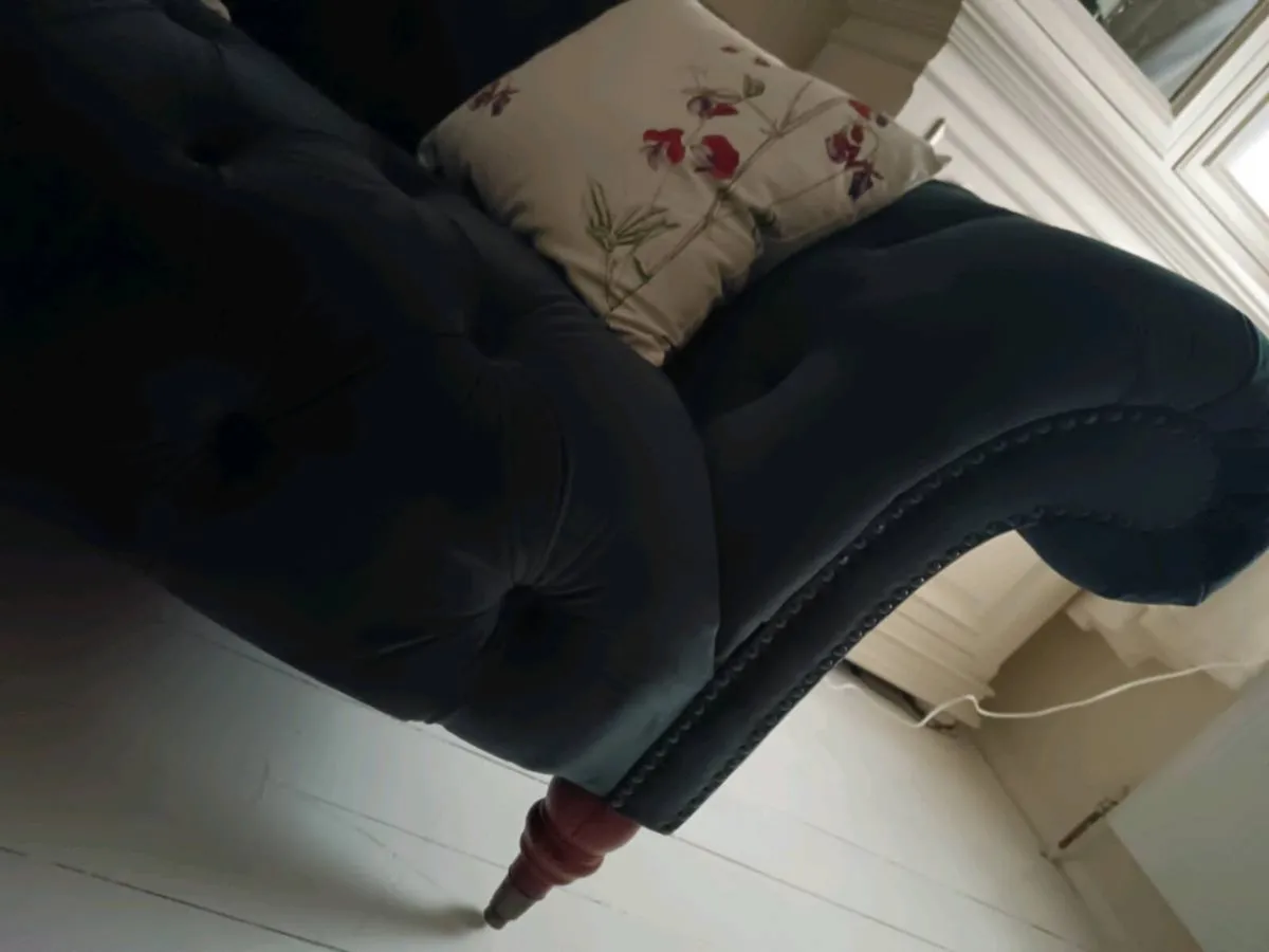 Chesterfield sofa - Image 1