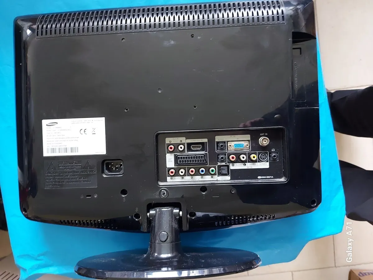 Samsung 19 inch TV / Monitor LE19R88BD with Remote - Image 3